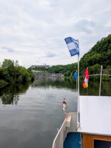 A BORD DU VAL MOSAN