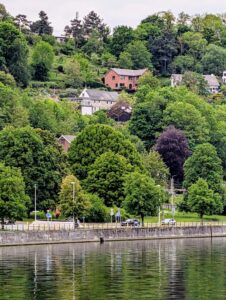 A BORD DU VAL MOSAN - VUE SUR LE GITE